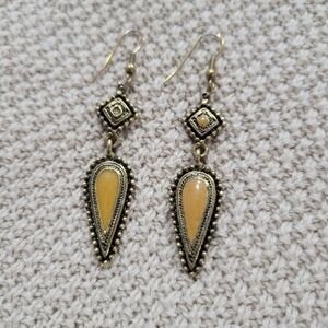🌷Vintage Gold Tone and Tan Dangle Earrings